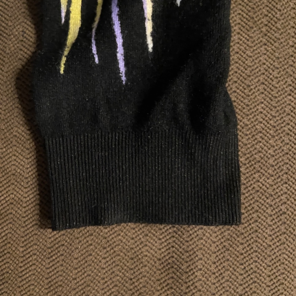 Beautiful, soft, dramatic patterned sweater - Picture 11 of 12
